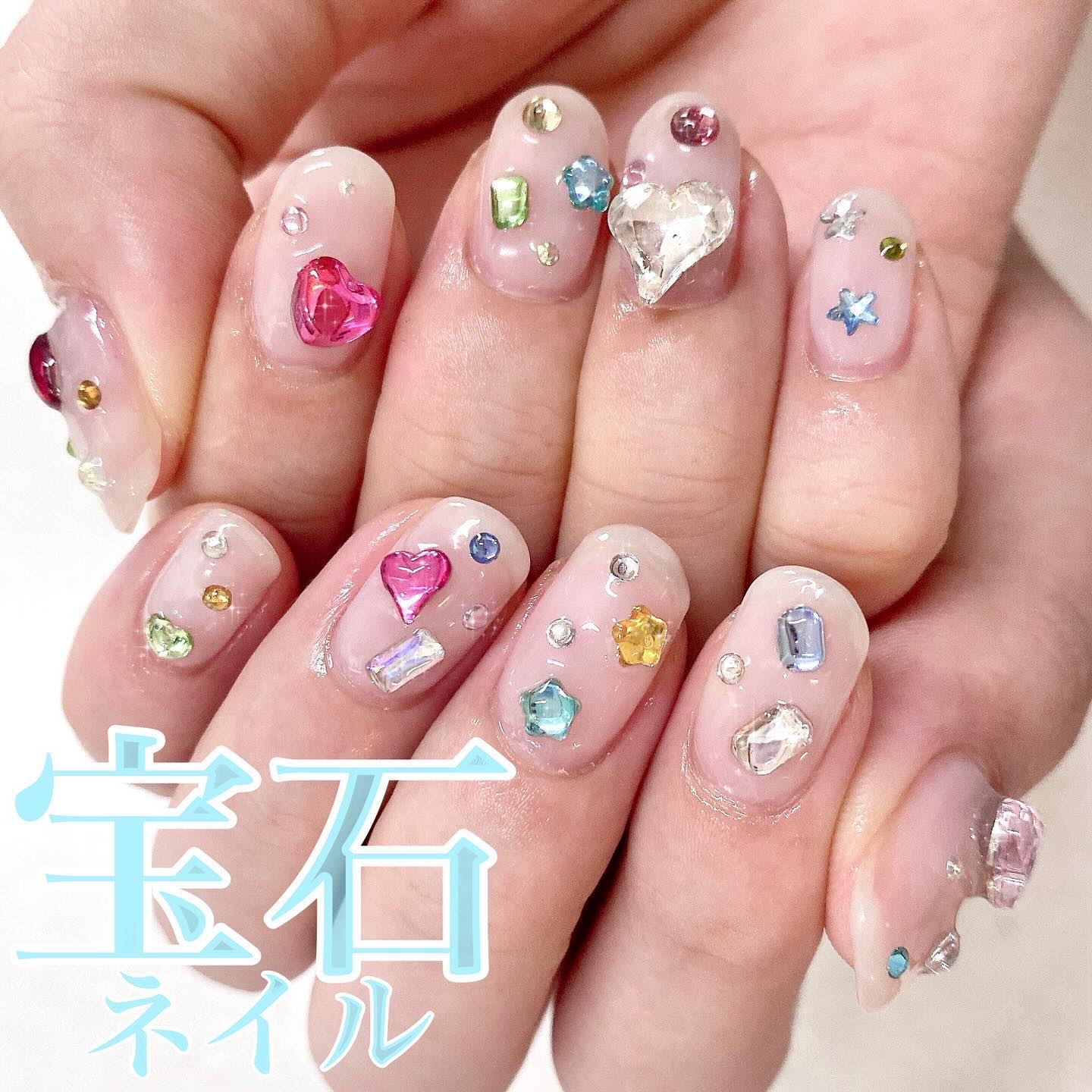 ネイルチップ 宝石ネイル ビジューネイル 夏ネイル 宝石箱ネイル ネイルチップ 宝石ネイル 秋ネイル ビジューネイルの通販 by