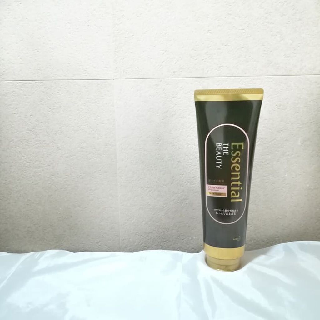 【Essential THE BEAUTY 髪のキメ美容プレミアムトリートメント】モイストリペアプレミアム　花王

秋らしさが漂うレトロなデザイン。

クリーミィなテクスチャー。
フローラルリュクスの香り。
落ち着いた杏の香りに