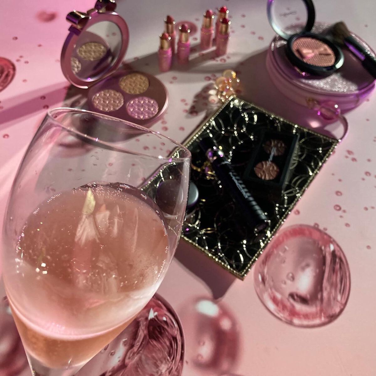 梅ちゃんアラフィフツヤ肌オタク on LIPS 「𓅪𓂃𓈒𓏸~氷のように冷たくはじけるバブルセクシーで贅沢なボウ~..」(1枚目)