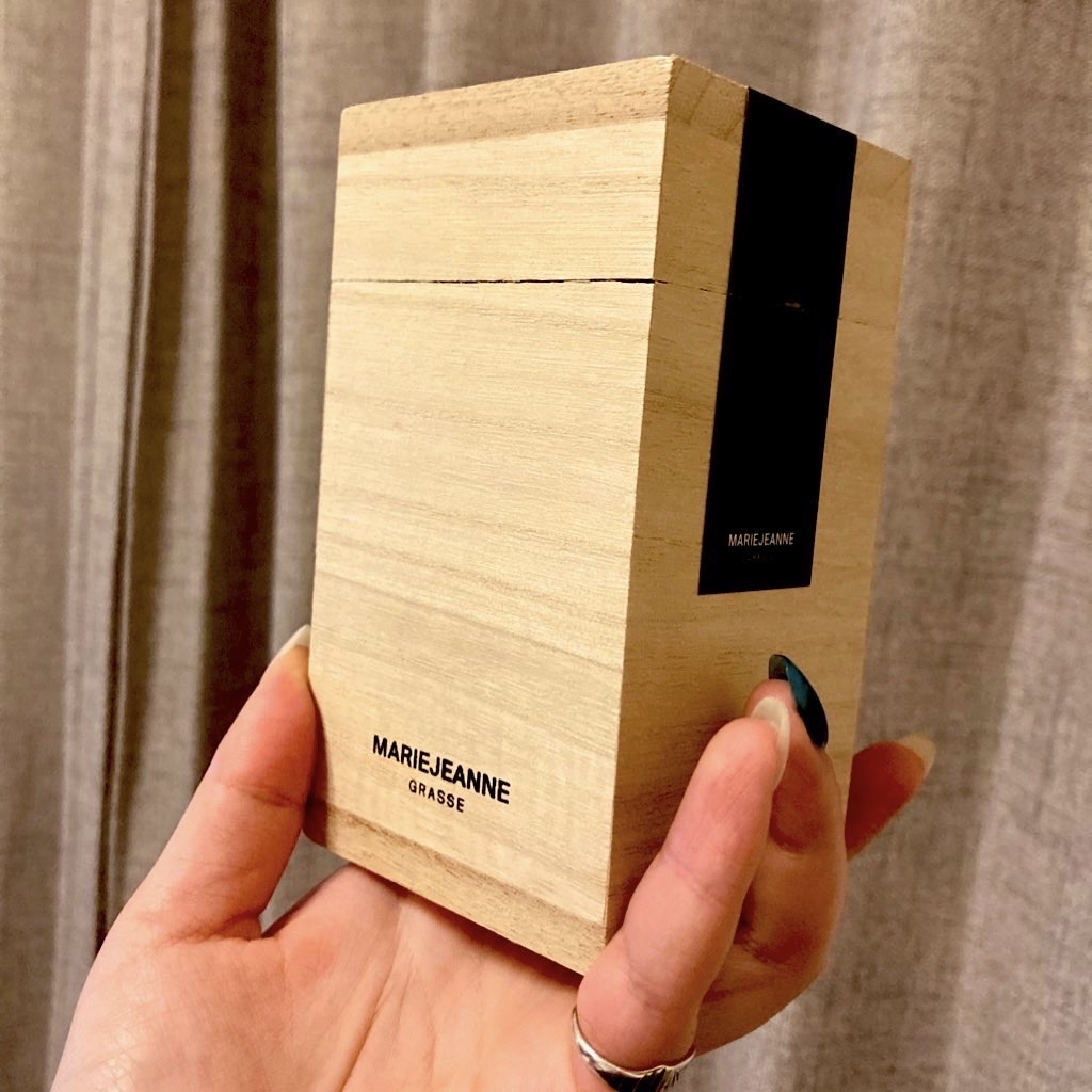 MARIE JEANNE ベチバーサンタル 日常使いに最適な深みのある自然派ウッディー香水 – MARIEJEANNE