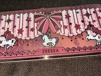 アリスドリームランドシリーズ 12色アイシャドウパレット(ZEESEA×大英博物館)/ZEESEA/アイシャドウパレットを使ったクチコミ(1枚目)