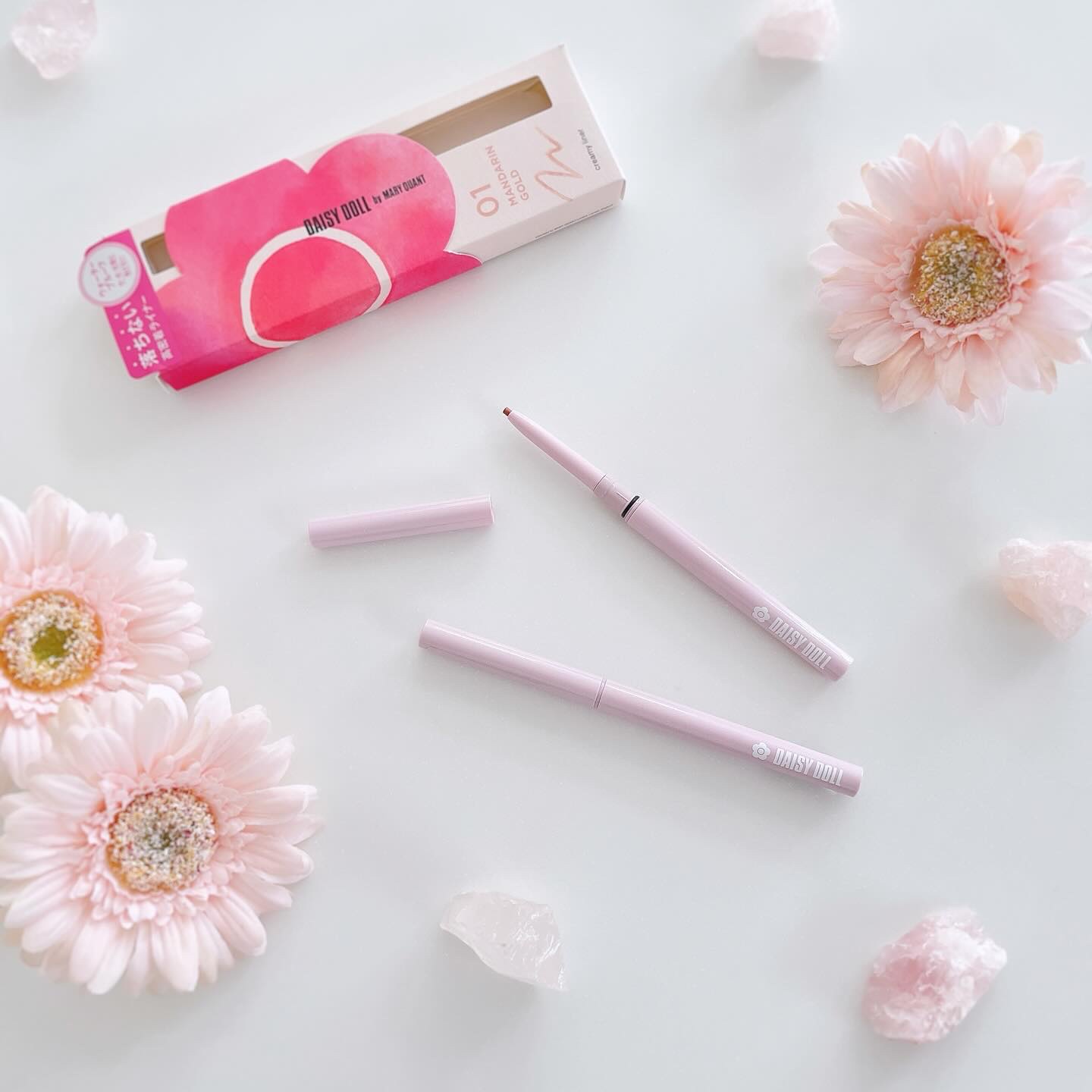 デイジードール クリーミーライナー 01 マンダリンゴールド 〈パールタイプ〉/DAISY DOLL by MARY QUANT/ペンシルアイライナーを使ったクチコミ（1枚目）