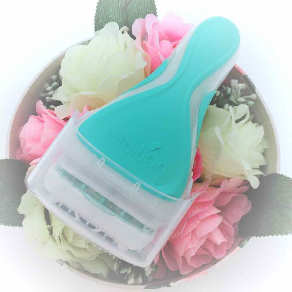 イントゥイション 敏感肌用 ホルダー (刃付き)+替刃1コ/イントゥイション/シェーバーを使ったクチコミ(1枚目)