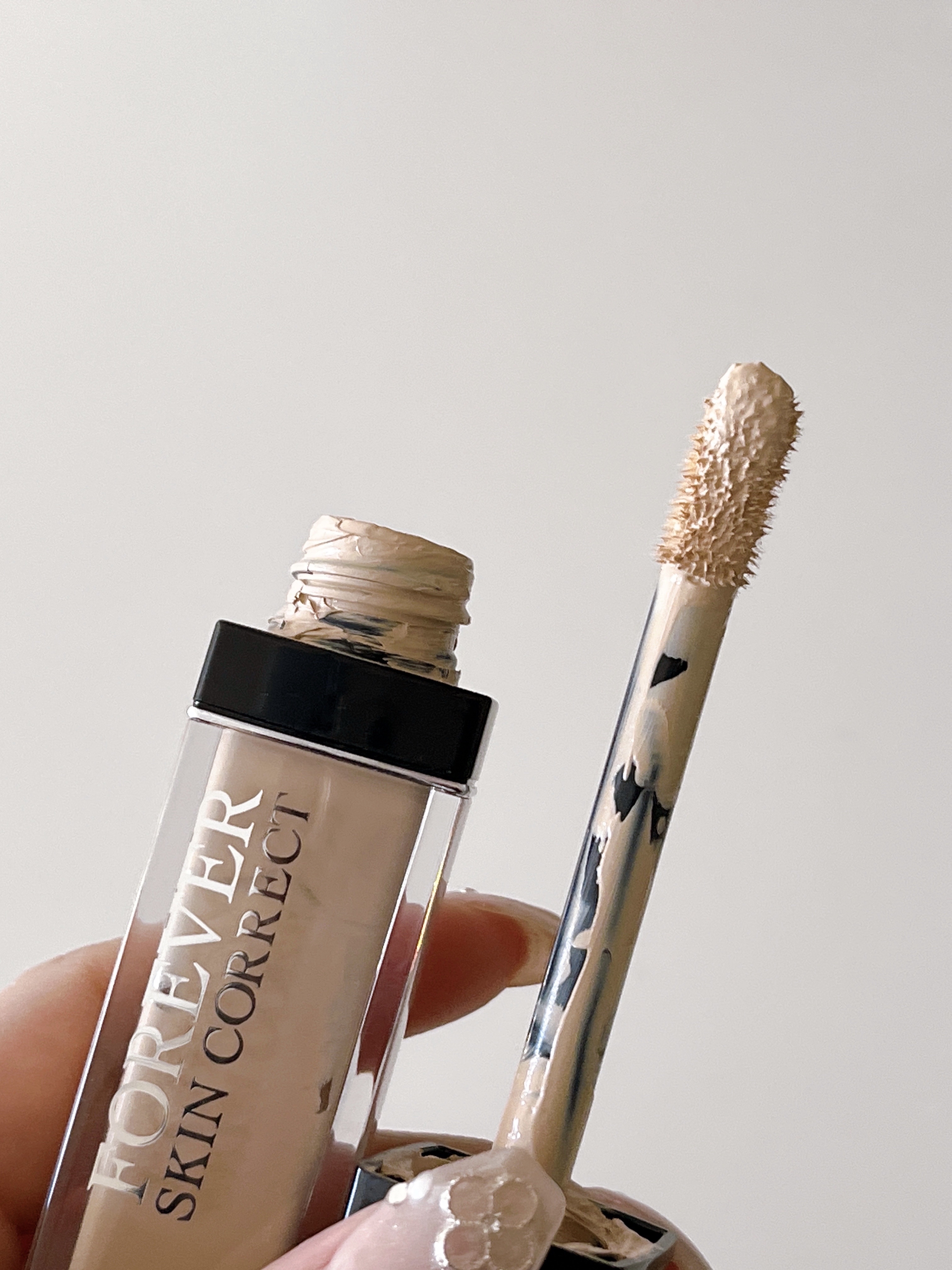 Dior ディオールスキン フォーエヴァー スキン コレクト コンシーラーのクチコミ「乾燥肌にぴったりコンシーラー✨️

✼••┈┈••✼••┈┈••✼••┈┈••✼••┈┈••✼.....」（3枚目）