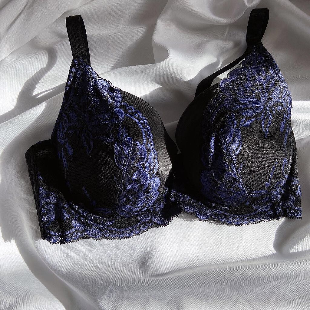 おんぷ on LIPS 「グラマーさんにおすすめブラ🙆♀️グラマーさんあるある✔胸のせ..」(6枚目)