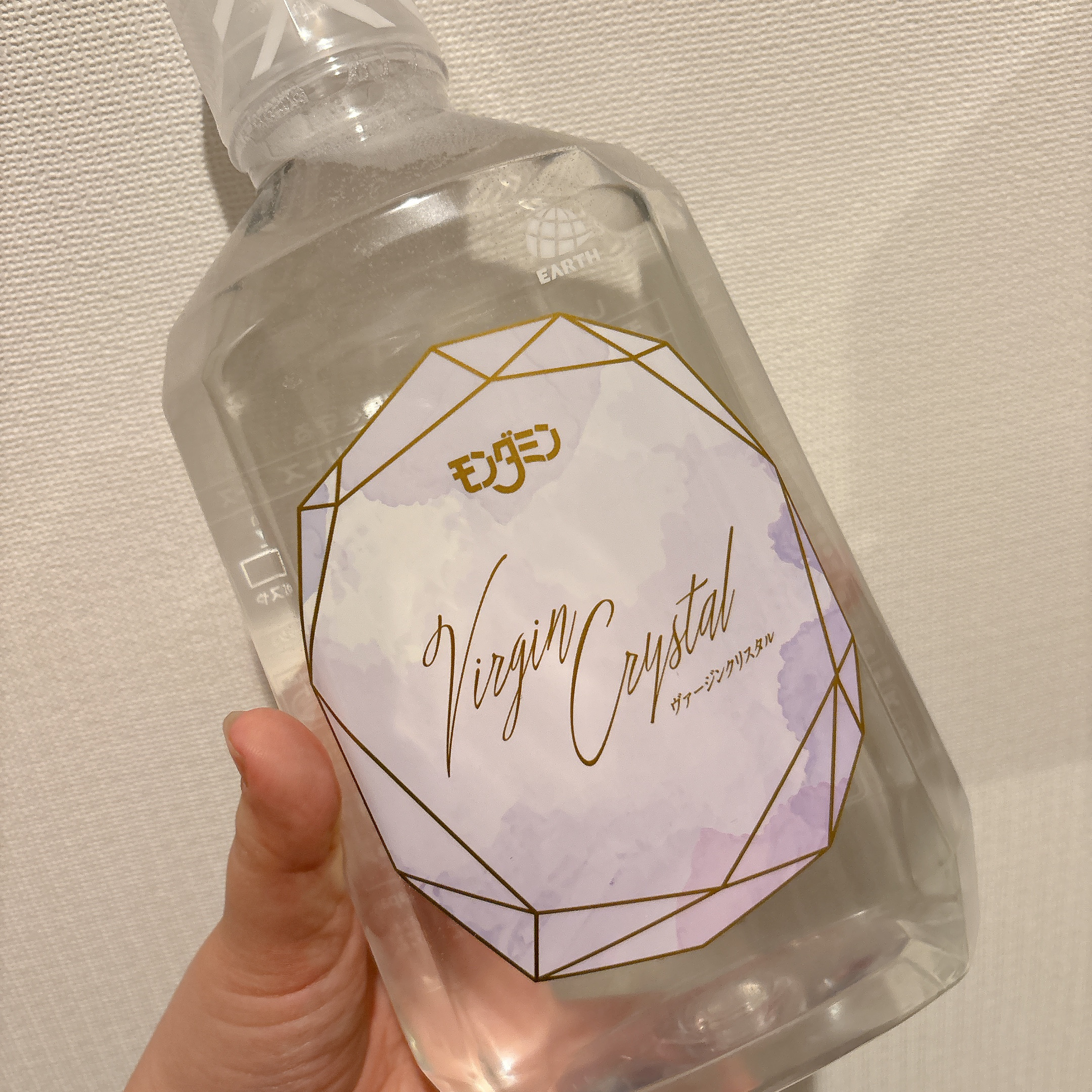 モンダミン Virgin クリスタル


インターネット限定のモンダミン🦷
見た目の可愛さと味が美味しいと聞いて購入🫶🏻

マウスウォッシュはどれも味が苦手でなかなか続くものがありませんでしたが、これは辛くなく甘すぎなく美味しいので毎