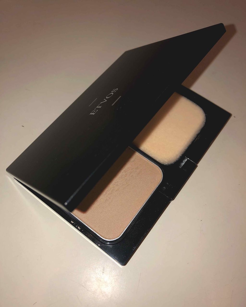 タイムレスシマーミネラルファンデーション/エトヴォス/パウダーファンデーションを使ったクチコミ（1枚目）