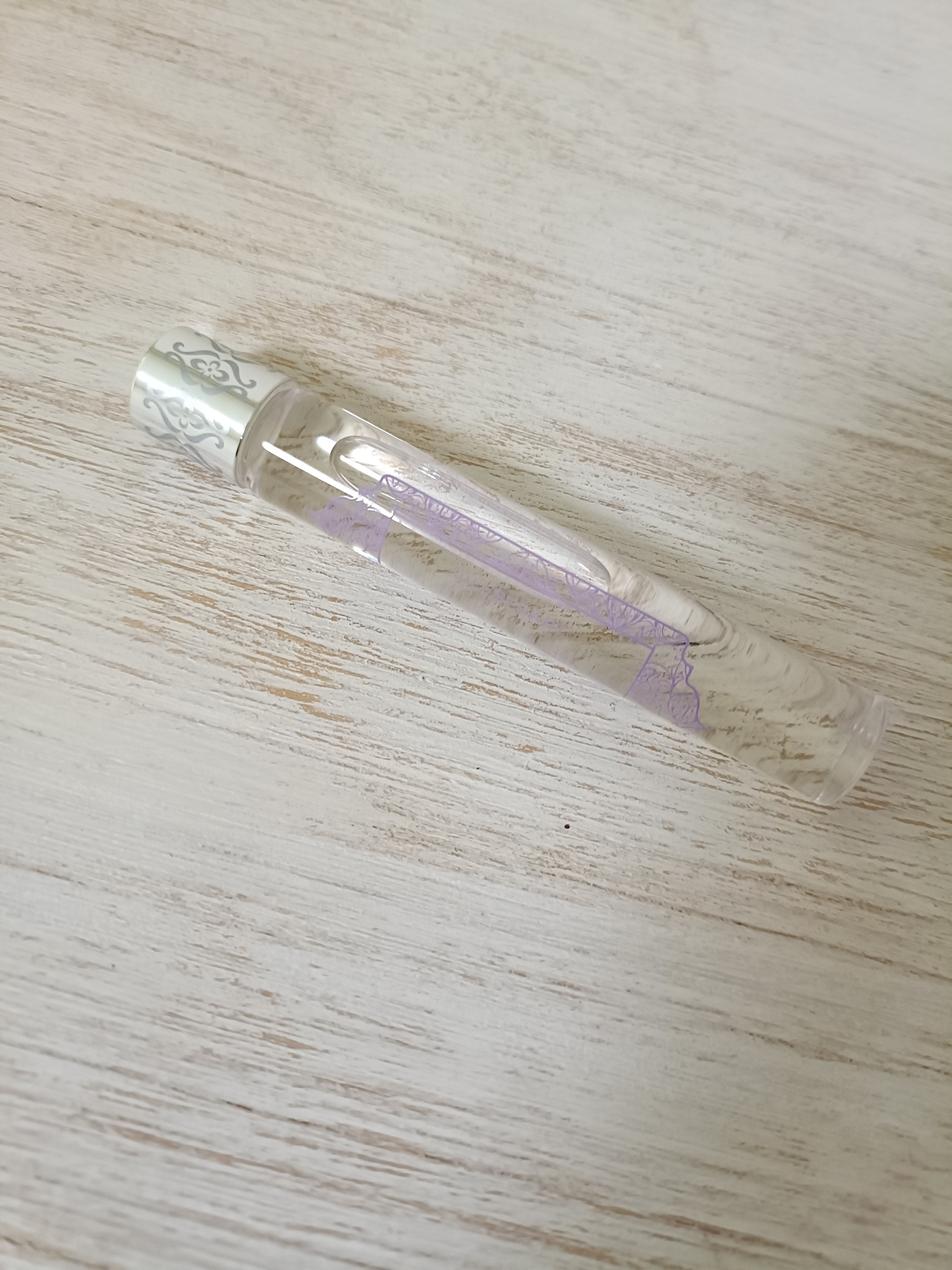 JILL STUART オード ミルクティーブレンド ローラーボールのクチコミ「 JILLSTUARTです！！！！！
JILLSTUARTって本当に可愛いですよね〜〜

今回.....」（1枚目）