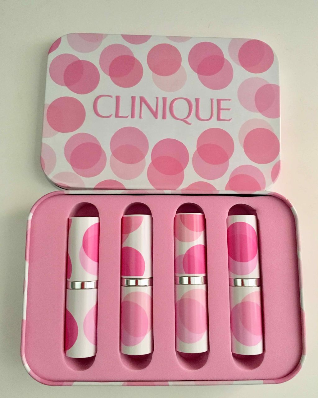 CLINIQUE プレンティ オブ ポップのクチコミ「クリニーク楽天市場店で購入。
どの色も使いやすそうです。
パケや缶が可愛すぎる💖..」（2枚目）