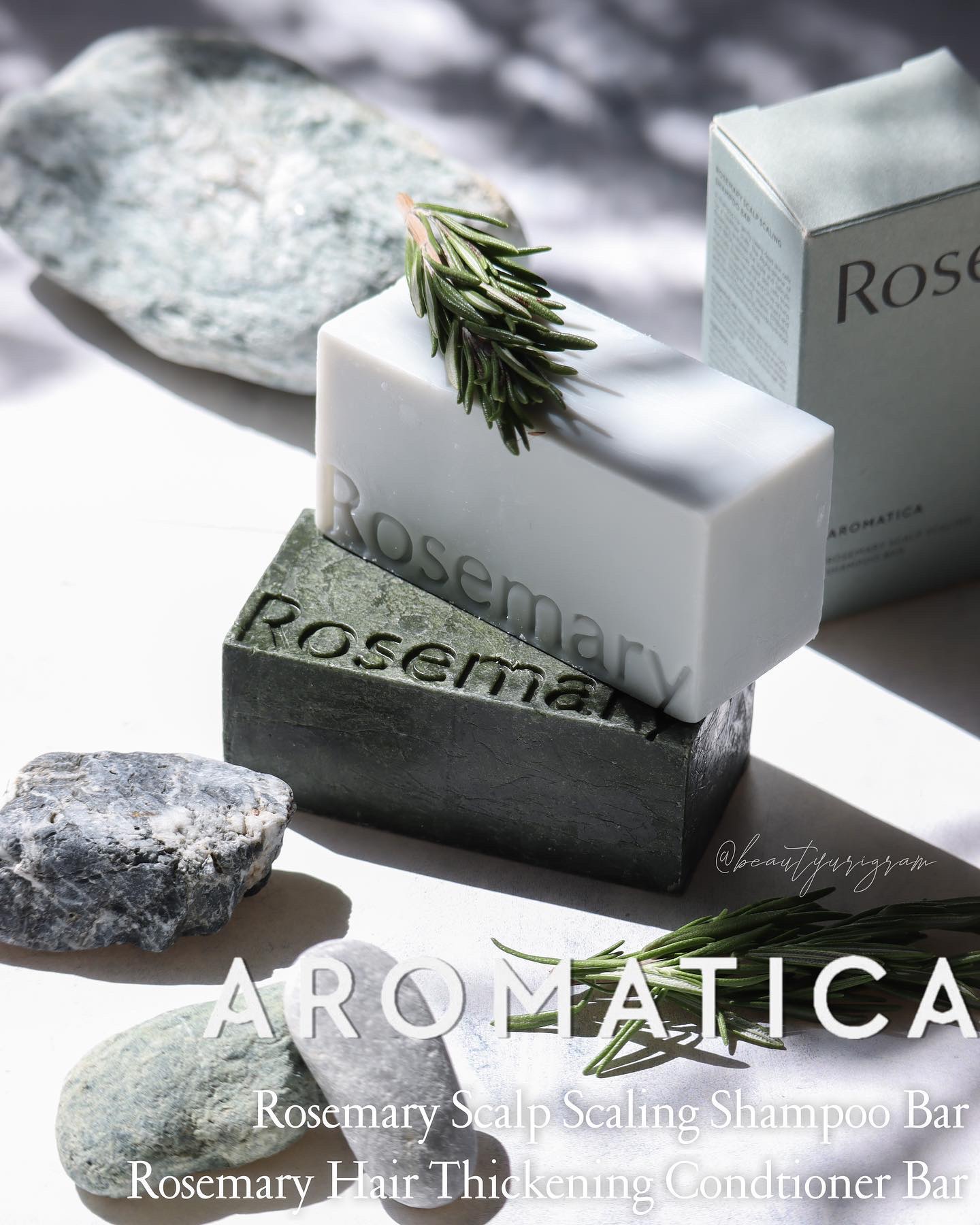 AROMATICA ローズマリー ヘア シックニング コンディショニング バーのクチコミ「《韓国コスメ》
頭皮のニオイケアに効果覿面！
セット使いでスッと髪もまとまるシャンコンバー
⁡.....」（1枚目）