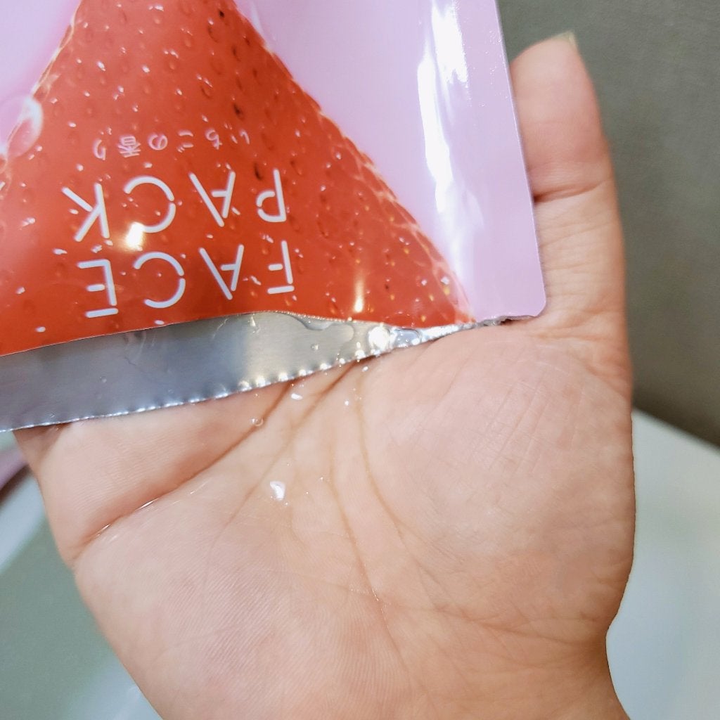 フェイスパック いちごの香り/カミオジャパン/シートマスク・パックを使ったクチコミ(4枚目)