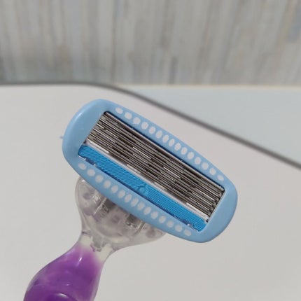 ハイドロシルク ハイドロシルク ホルダー (刃付き) お試し用のクチコミ「ヒアルロン酸とセラミド配合のモイスチャー美容ジェルが上下についた5枚刃で滑らかに剃れる。首もス.....」(3枚目)