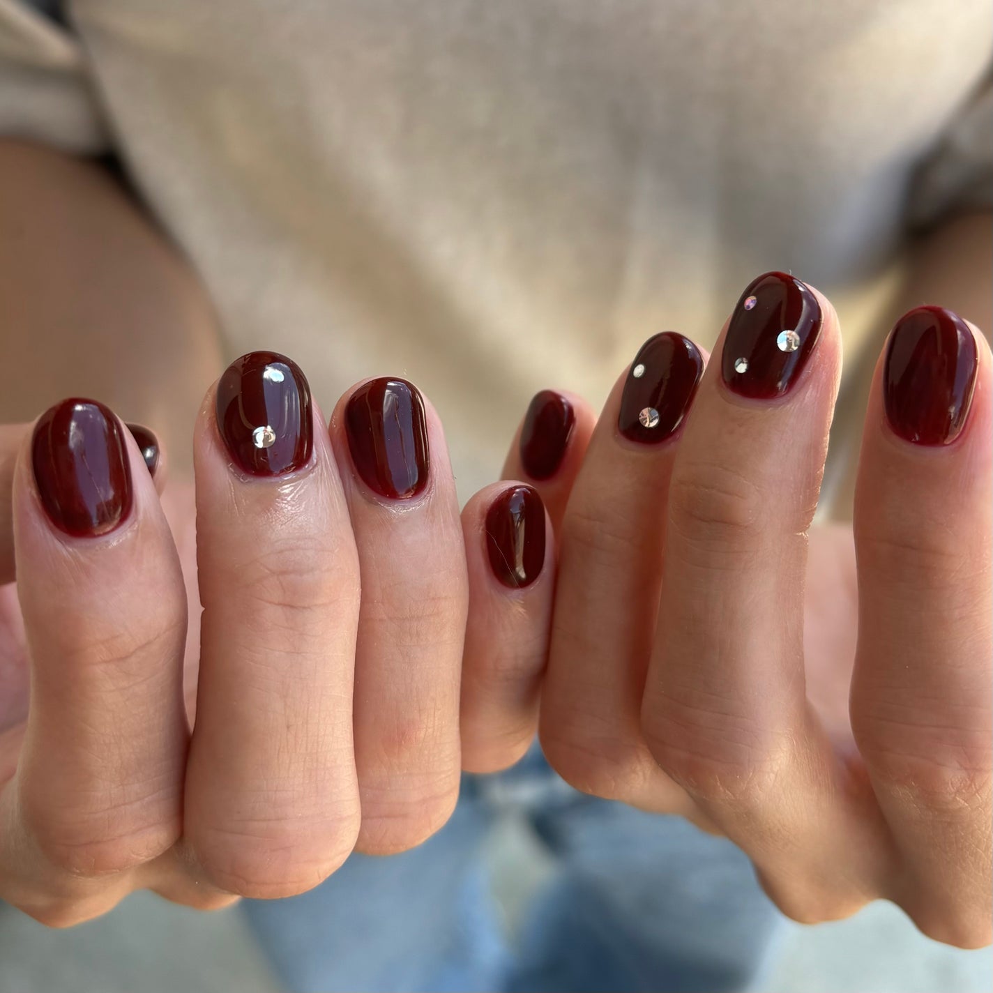 夏美🍉フォロバ on LIPS 「【秋気分🥀うるっとクリア感なボルドーネイル!】そろそろ秋カラー..」(2枚目)