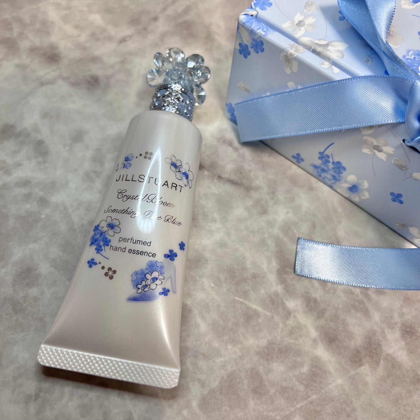 ジルスチュアート クリスタルブルーム サムシングピュアブルー パフュームドハンド エッセンス /JILL STUART/ハンドクリームを使ったクチコミ(1枚目)