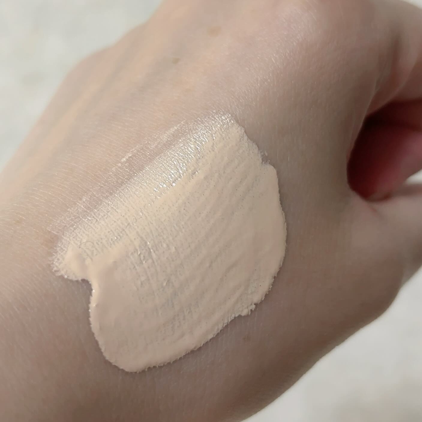 ライトフル C３ ナチュラルリー フローレス ファンデーション N18/M・A・C/リキッドファンデーションを使ったクチコミ（3枚目）