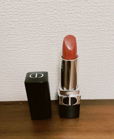 ディオールバーム586購入しました💄

今年はマスクにつかないリップメインで使ってて、リキッド系が多かったのですが、
秋になって乾燥するようになったので保湿系も欲しいと思って😊

ルージュの方と違って色