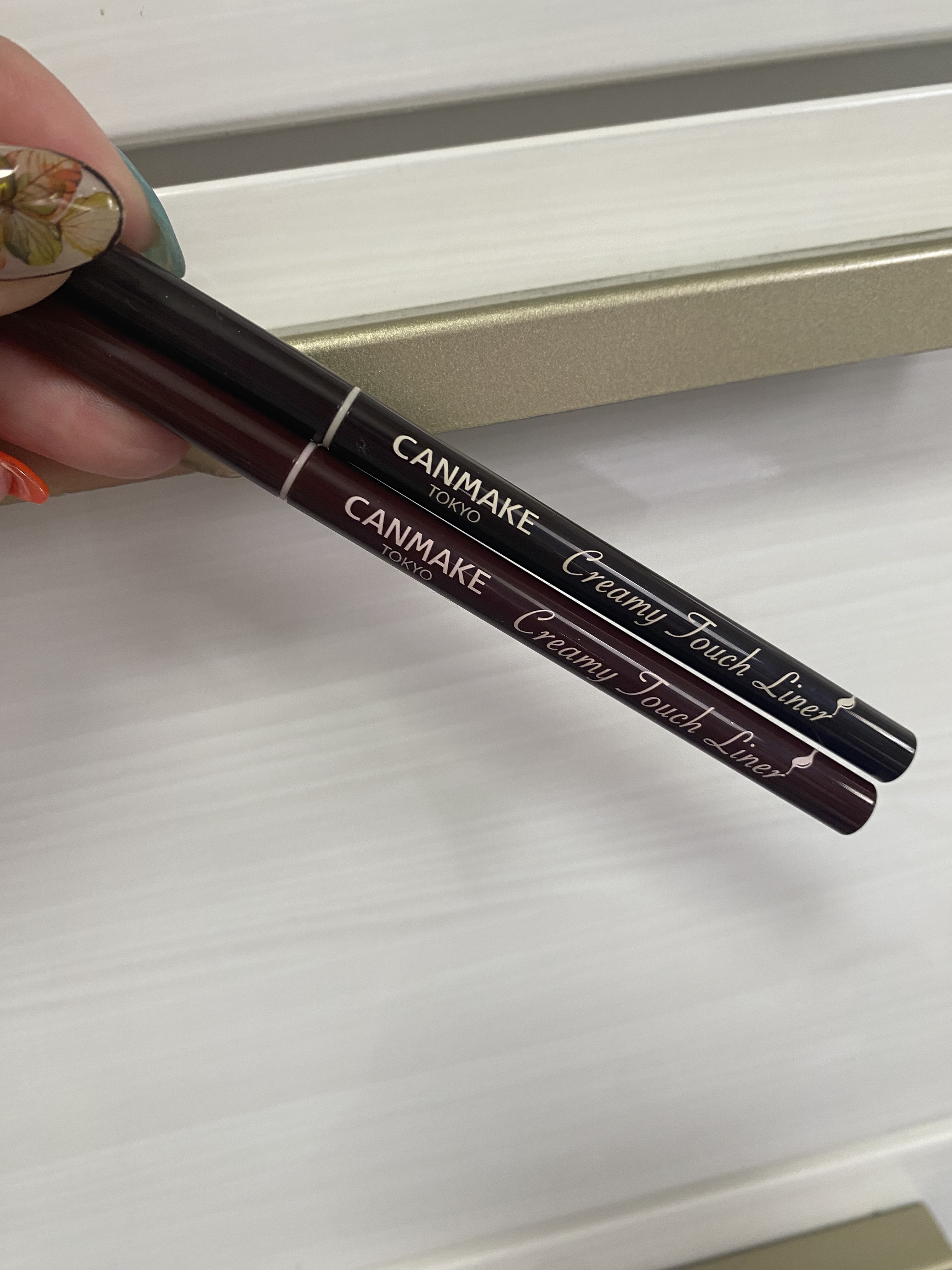 もう何度もリピしてます⸝⸝‪⸝♡

【使った商品】キャンメイクくりクリーミータッチライナーアズキブラウン ダークブラウン
【発色】マット
【色もち】とても良い
【良いところ】柔らかいので描きやすい
【イマイチなところ】無し！

いつもブラッ