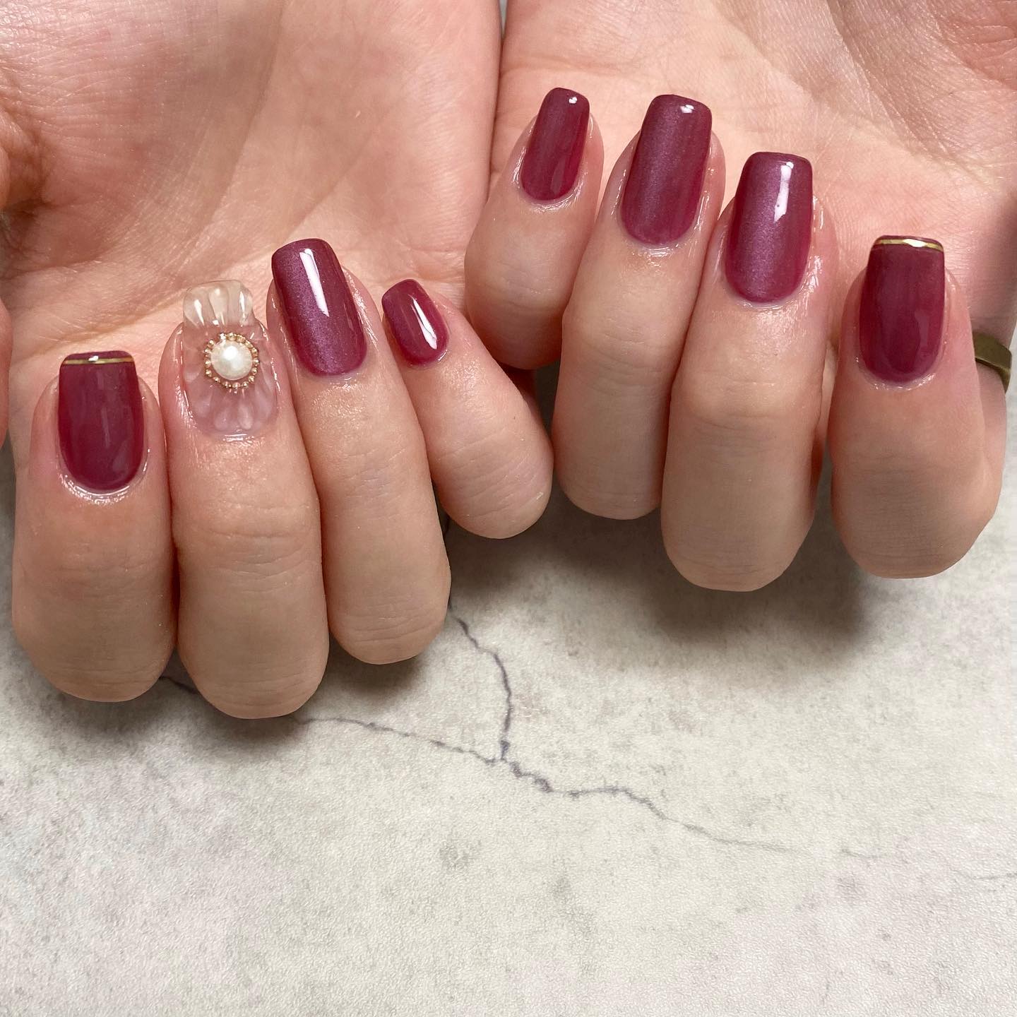 #ぷっくりフラワーネイル,#マグネットネイル,#ぷっくりネイル,#フラワーネイル,#先端ラインネイル,#スクエアネイル,#シャネイル,#ボルドーネイル,#秋ネイル,#トレンドネイル,#クリアネイル,#冬ネイルのネイルデザイン