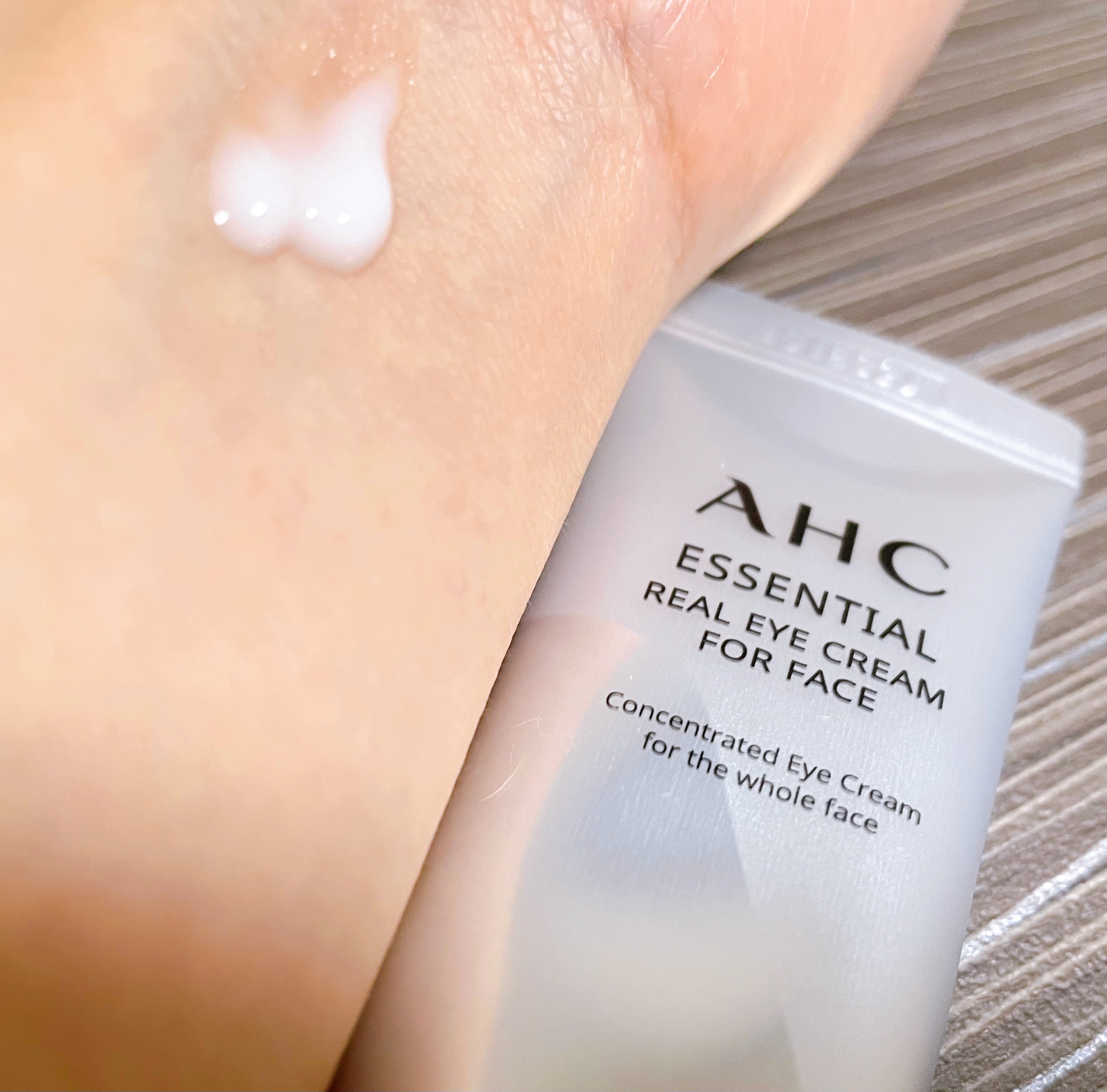 エッセンシャル リアル アイクリーム フォーフェイス/AHC/アイケア・アイクリームを使ったクチコミ（3枚目）