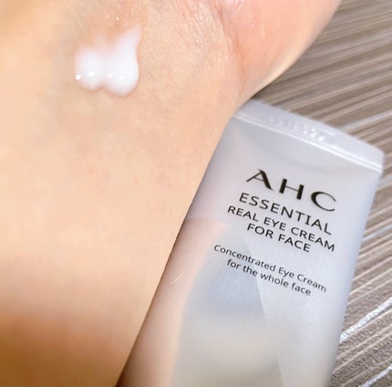 エッセンシャル リアル アイクリーム フォーフェイス/AHC/アイケア・アイクリームを使ったクチコミ(3枚目)