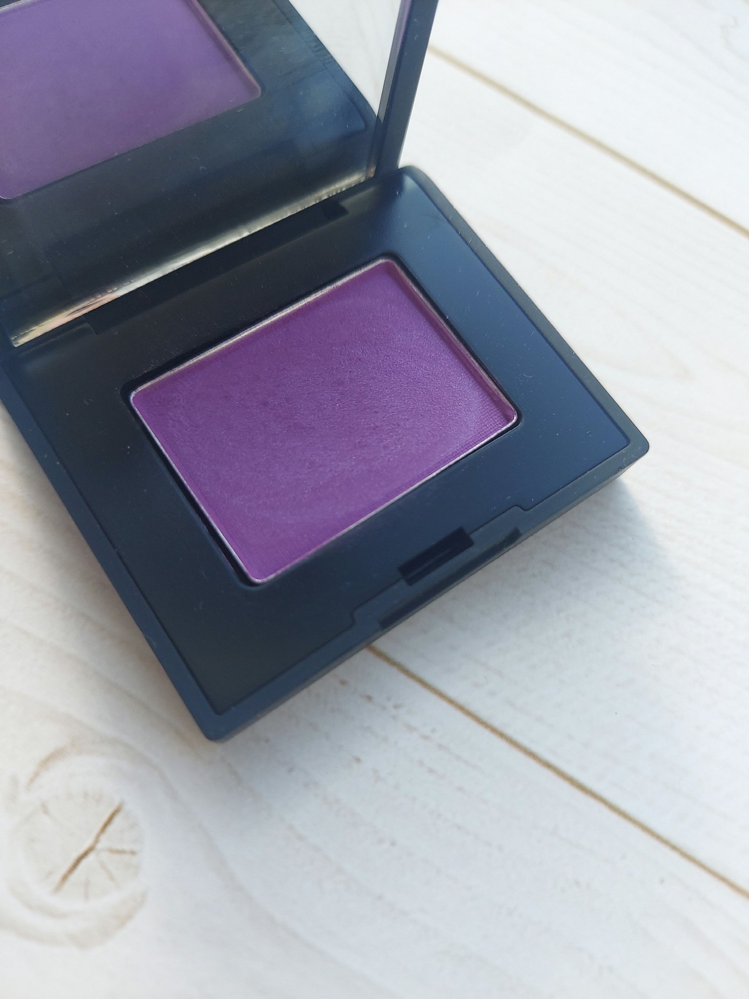 シングルアイシャドー 5357 シマリングピンクライラック/NARS/単色アイシャドウを使ったクチコミ（1枚目）