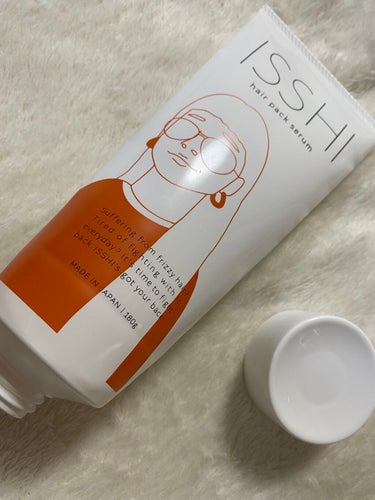 ○ISSHI
イッシ　ヘアパックセラム
￥2.970-

うねりや癖毛に着目したヘアパックセラム！

シャンプー後、髪全体に馴染ませ３分放置！洗い流していつも通りトリートメントするだけで、気になっていた