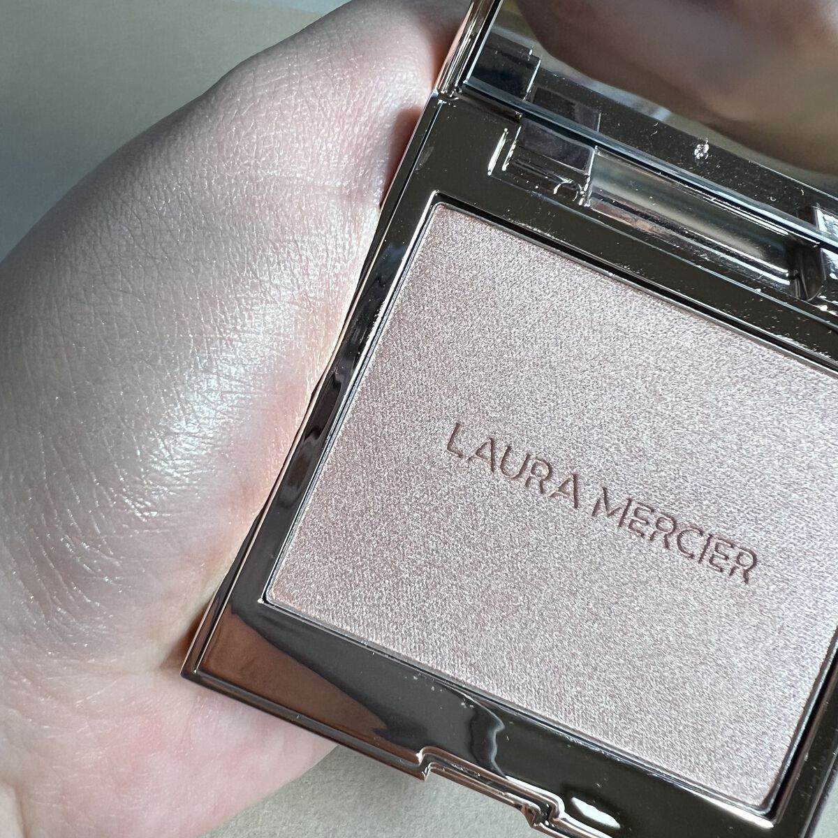 ローズグロウ イルミネーター /ローラ メルシエ/プレストパウダーを使ったクチコミ（3枚目）