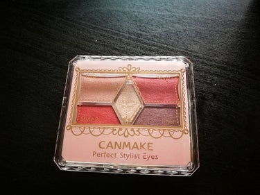 CANMAKE パーフェクトスタイリストアイズ

YouTubeを見て赤メイクをしたく買いました。
別のシリーズのCANMAKEのアイシャドウを持ってるのですがこちらはラメ感は細かい感じで発色がバッチリ