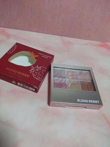 オーラクリエイション 102 ザクロ＆シュガリーピンク(限定カラー)/BLEND BERRY/アイシャドウパレットを使ったクチコミ（1枚目）