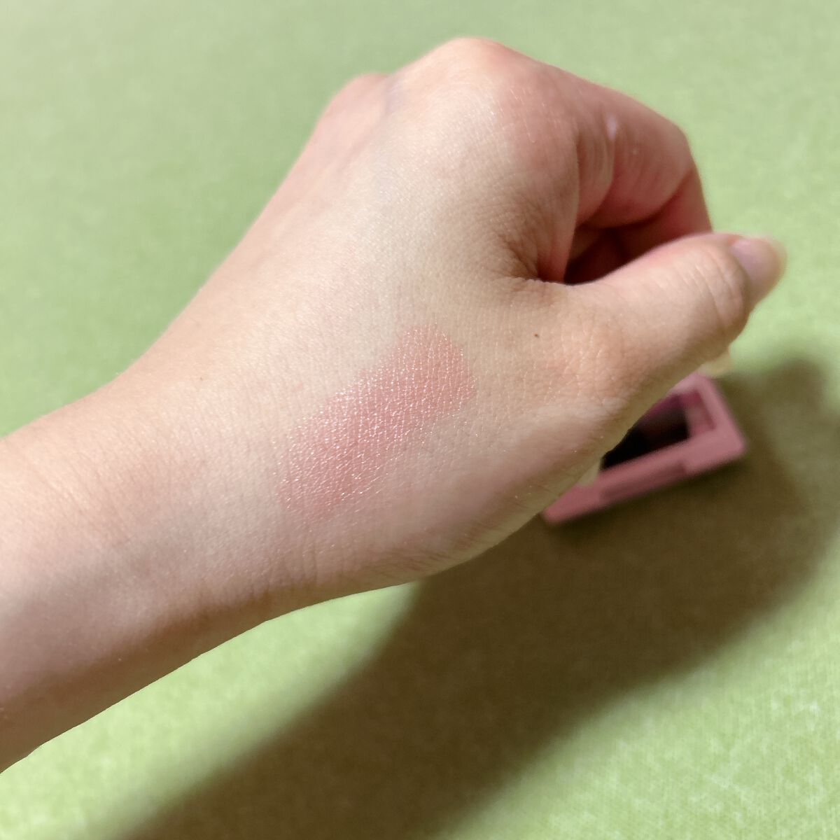 フーミー シングルブラッシュ エリカピンク/WHOMEE/パウダーチークを使ったクチコミ（3枚目）