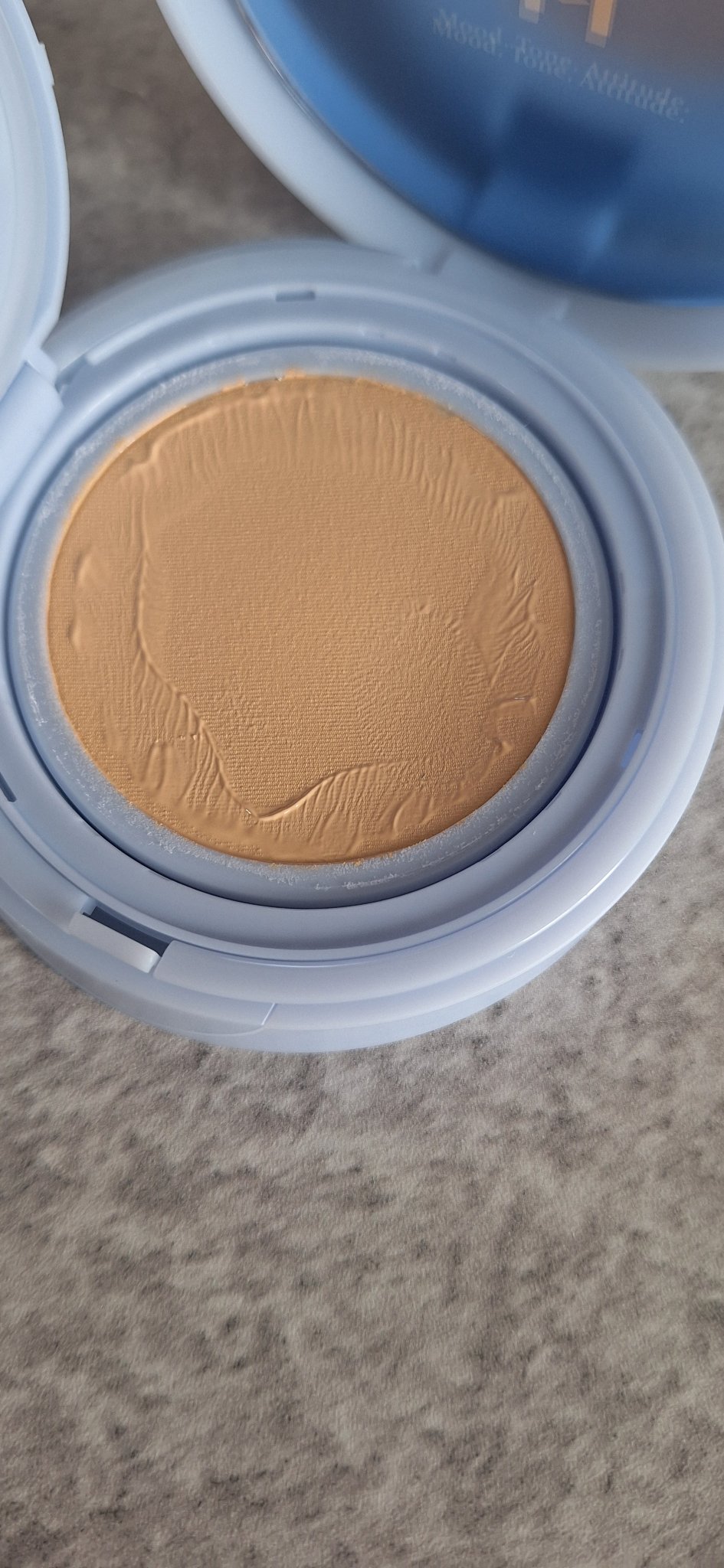 セカンドスキンメッシュマットクッション 21 アイボリー（24 BLUE DIVE）/hince/クッションファンデーションを使ったクチコミ（2枚目）