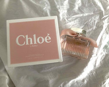 Chloé
ロー オードトワレ  50ml



人生初めての香水はクロエのロー オードトワレでした。
1万超の結構お高めな買い物だったけど、高いものはやっぱり良い笑笑
キツすぎず、甘すぎずなんと言った