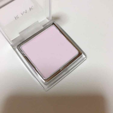 RMK
インジーニアス アイシャドウベース N
02 ピンク

( 'Θ' )使い方
アイシャドウ前にささっと仕込むだけです🙆🏻‍♀️
下まぶたにも仕込むことで、マスカラなども下まぶたに滲みにくい効果が