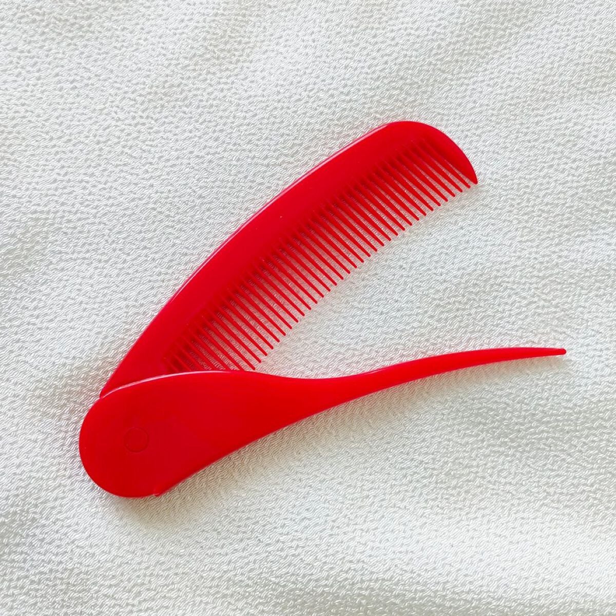 ぼんぼん on LIPS 「👑椿オイル配合2つ折りコーム¥110(ぼんぼん調べ)-----..」(2枚目)