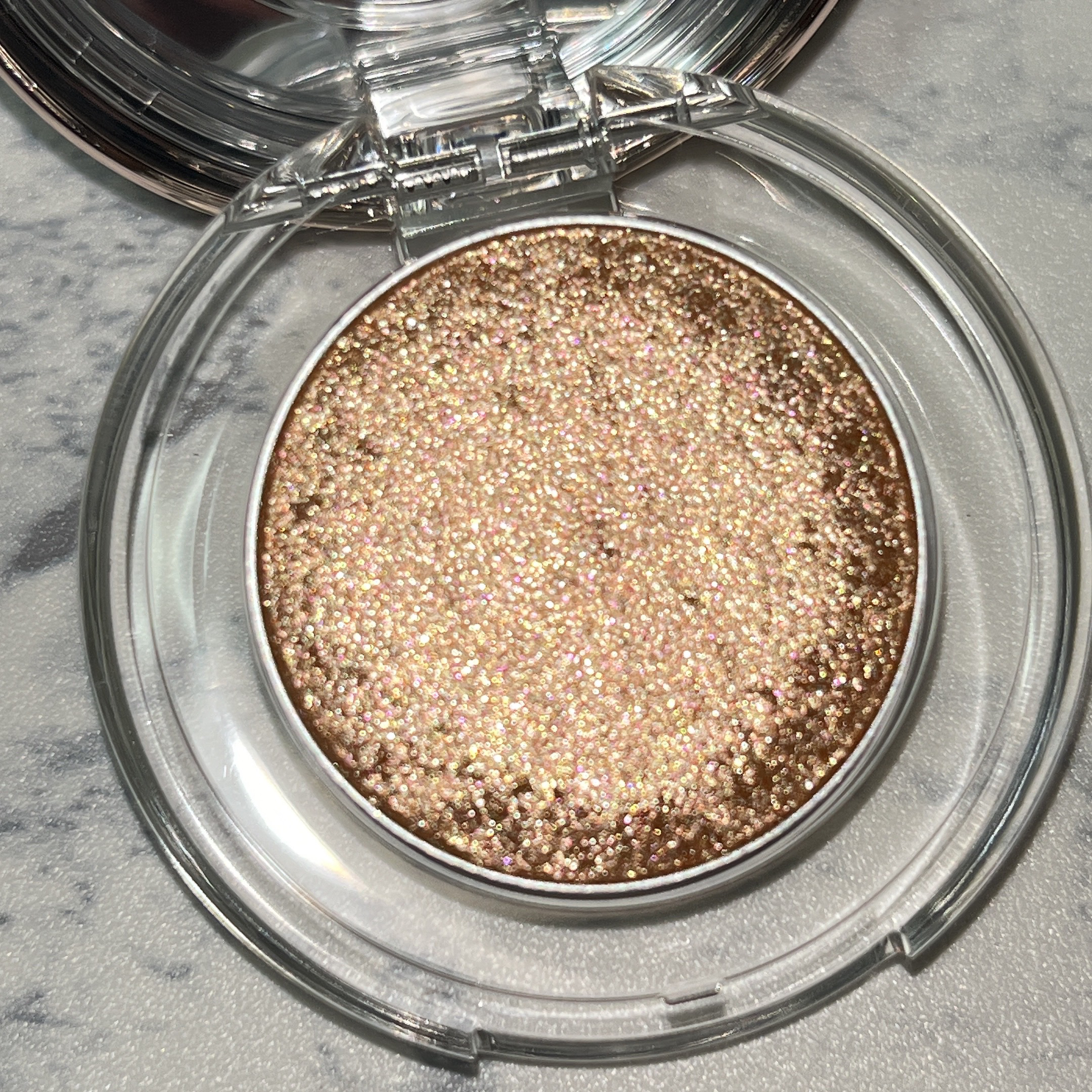 ダズリング ジェム 02 starlit shell/DECORTÉ/単色アイシャドウを使ったクチコミ（2枚目）