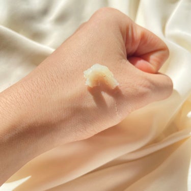 giovanni シャイニーヘアワックスのクチコミ「束感ヘアワックス✨✨
手指のケアもできるから使った後に手を洗う手間が省ける！

✼••┈┈••.....」（2枚目）