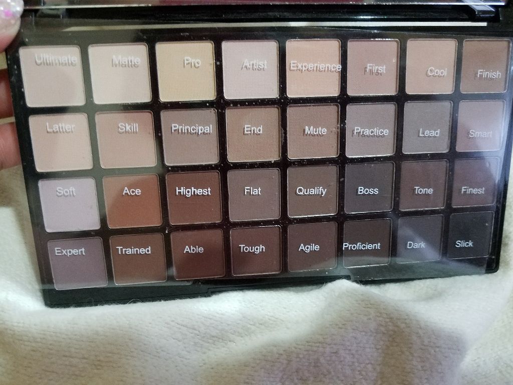 Freedom Makeup London #ProArtist Ultimate Mattes/MAKEUP REVOLUTION/アイシャドウパレットを使ったクチコミ（2枚目）