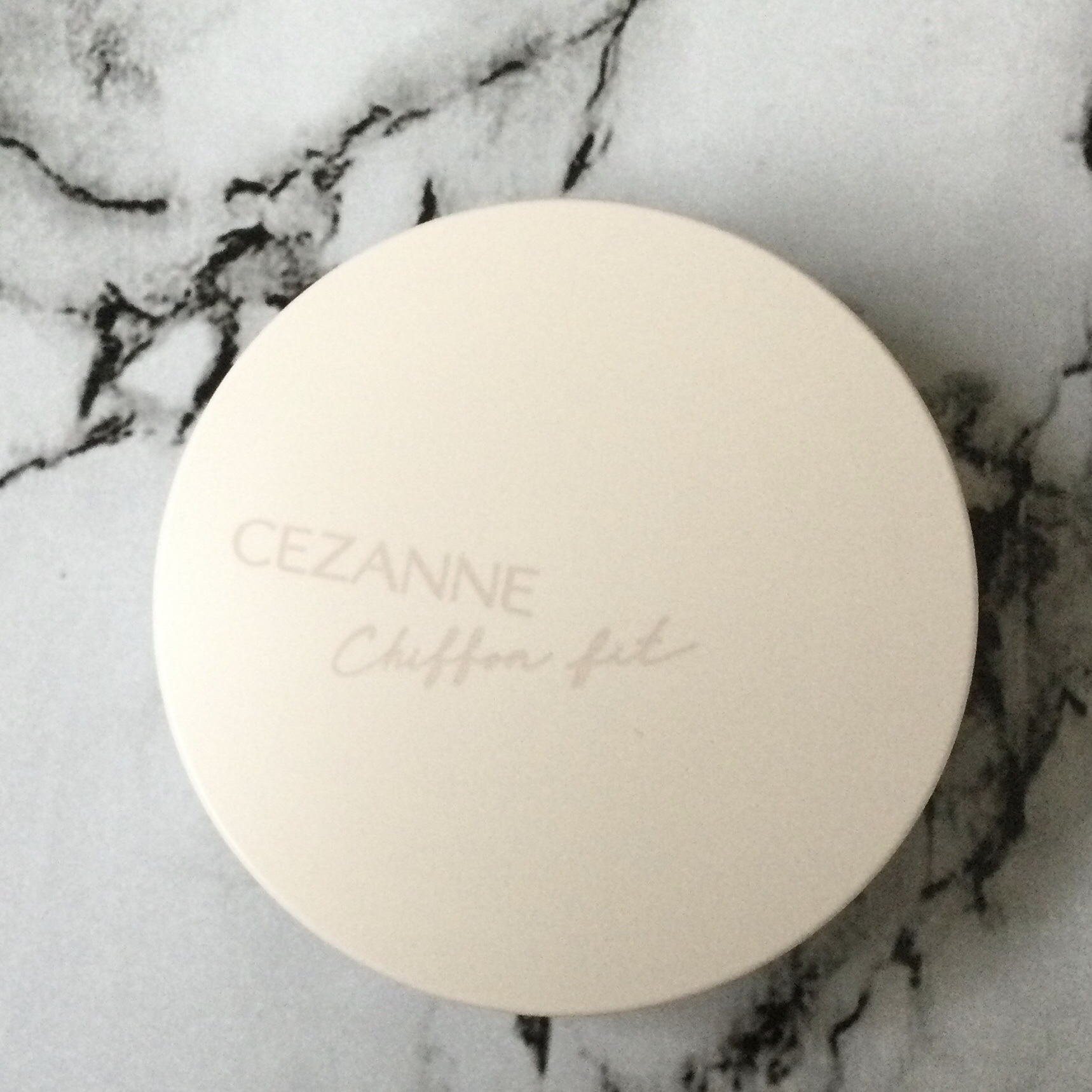 シフォンフィットクッションファンデーション 00 明るいベージュ系/CEZANNE/クッションファンデーションを使ったクチコミ（1枚目）