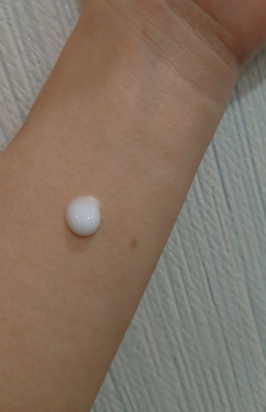 モイスチャライジングセラム/エトヴォス/美容液を使ったクチコミ(2枚目)