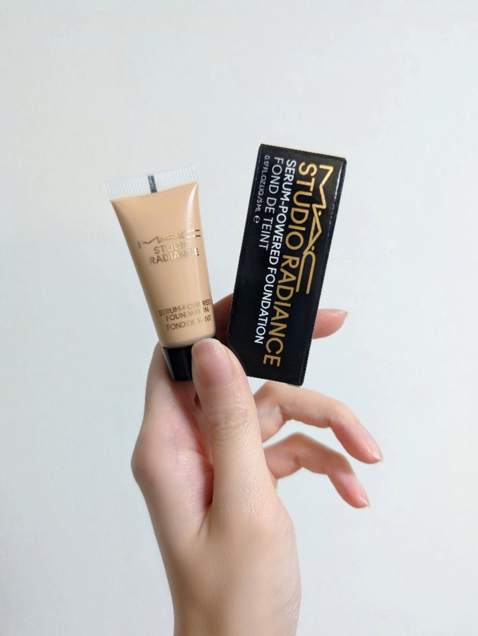 HDスキン ハイドラ グロウ ファンデーション 1R02 クール アラバスター/MAKE UP FOR EVER/リキッドファンデーションを使ったクチコミ（1枚目）