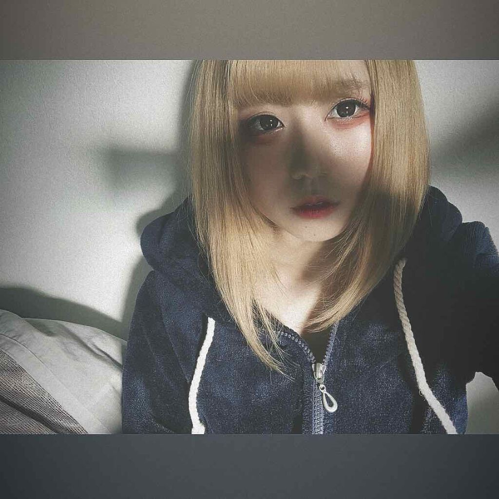 あちゃまる on LIPS 「🔪メンヘラメイク💄私が思うメンヘラメイク❤︎涙袋に赤❤︎目の下..」(3枚目)