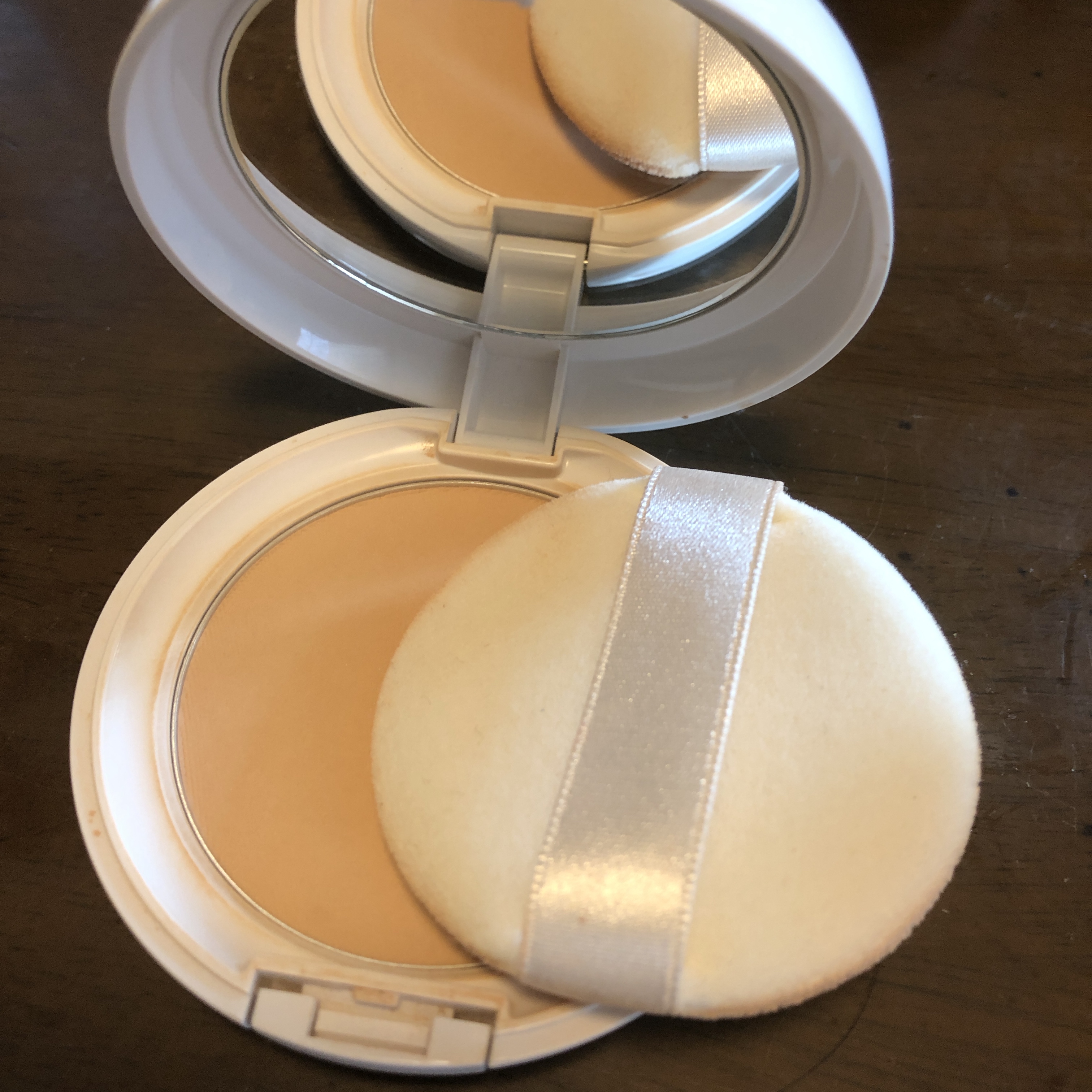 エッセンスパウダー		 ナチュラルベージュ/セラフォア/プレストパウダーを使ったクチコミ（2枚目）