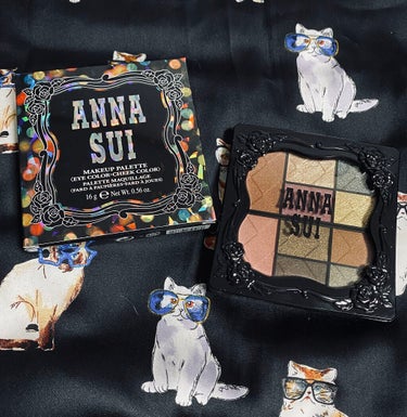 ANNA SUI
アナ スイ メイクアップ パレット 01
クラシカルでムードのあるカラーパレット

今年、初めてアナスイのアイシャドウ買いました☺️
パケキラキラでかわいい🥲💕💕
まだもったいないので