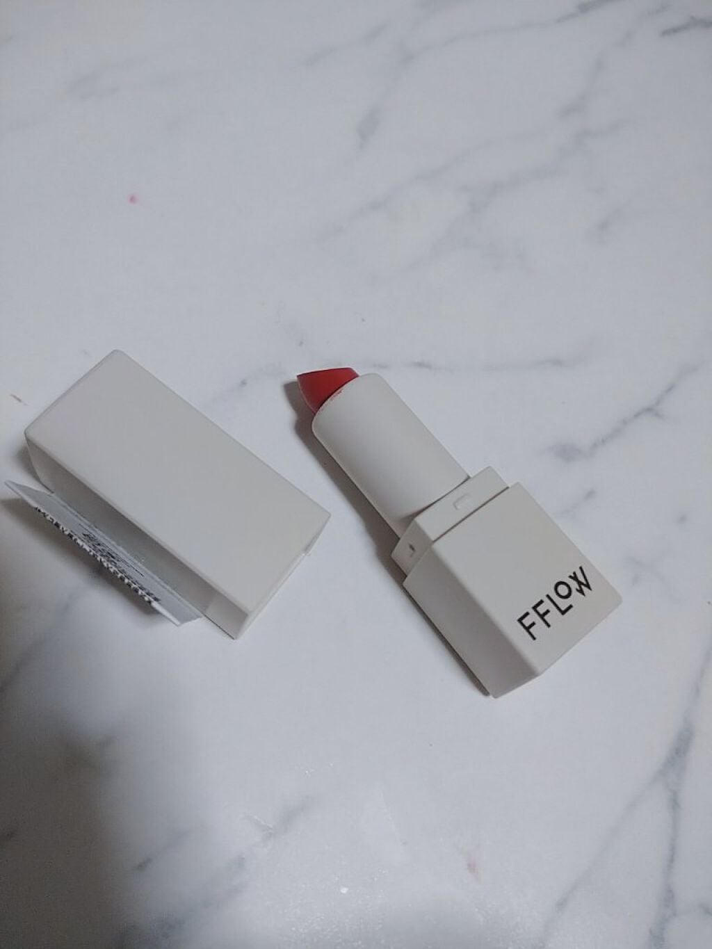 FFLOW オイルス サテンフィット ミニリップスティック NOIN
