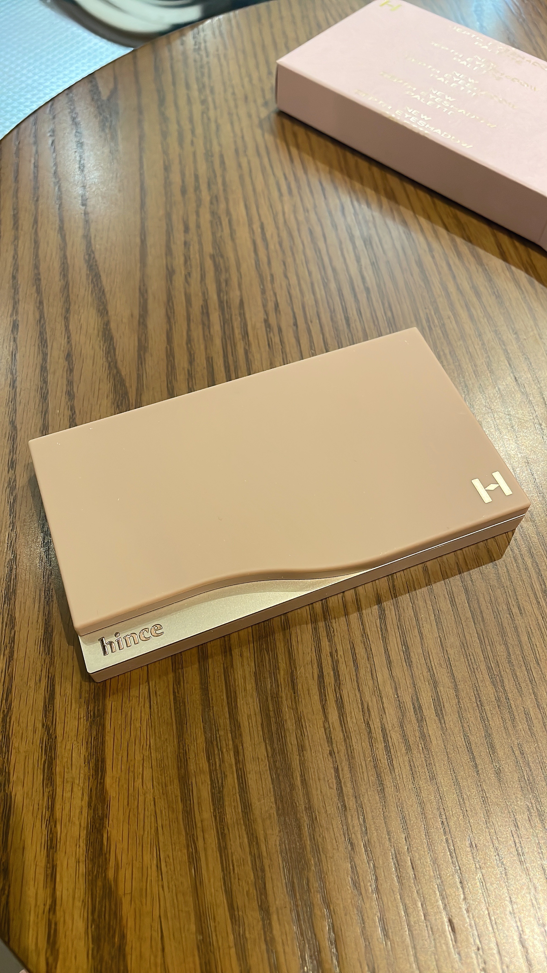 ニューデップスアイシャドウパレット/hince/アイシャドウパレットを使ったクチコミ（2枚目）