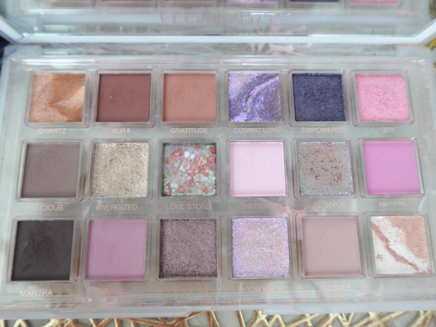 Huda Beauty Rose Quartz eyeshadow paletteのクチコミ「Huda Beauty
Rose Quartz eyeshadow palette🫶💕

名前.....」（2枚目）