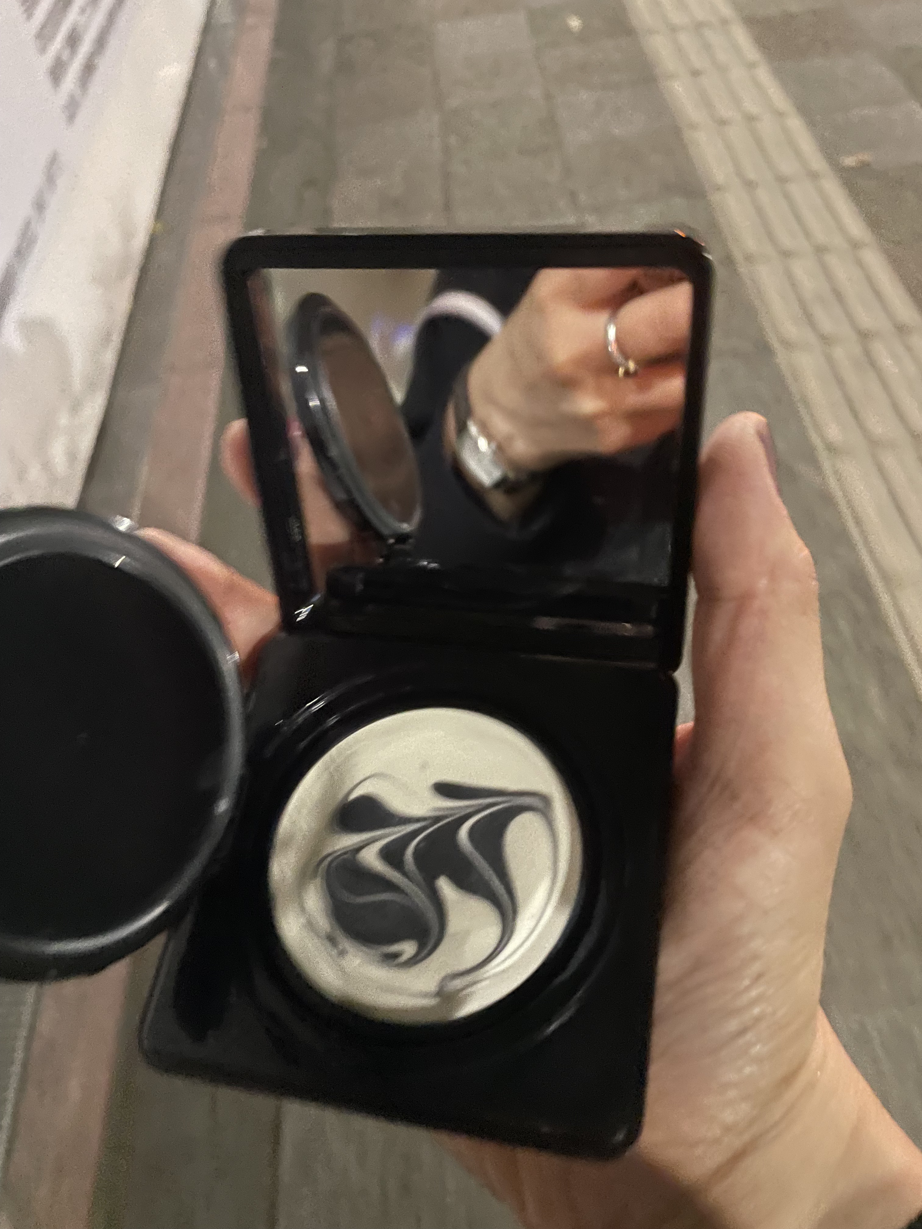 ソワン ノワール UV コンパクト/GIVENCHY/日焼け止めローションを使ったクチコミ（1枚目）