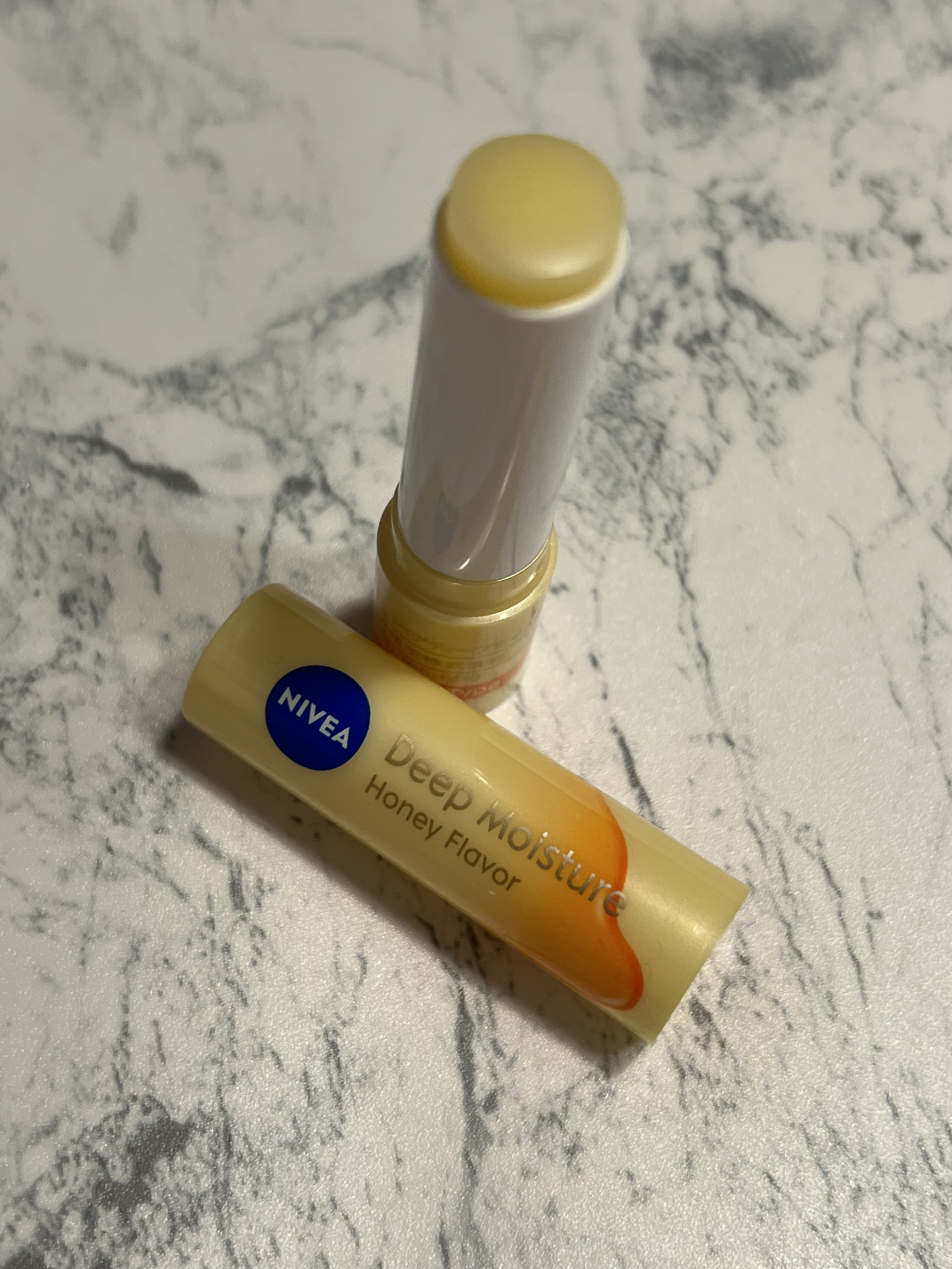 ニベア ディープモイスチャーリップ メルティタイプ はちみつの香り/ニベア/リップクリームを使ったクチコミ（2枚目）