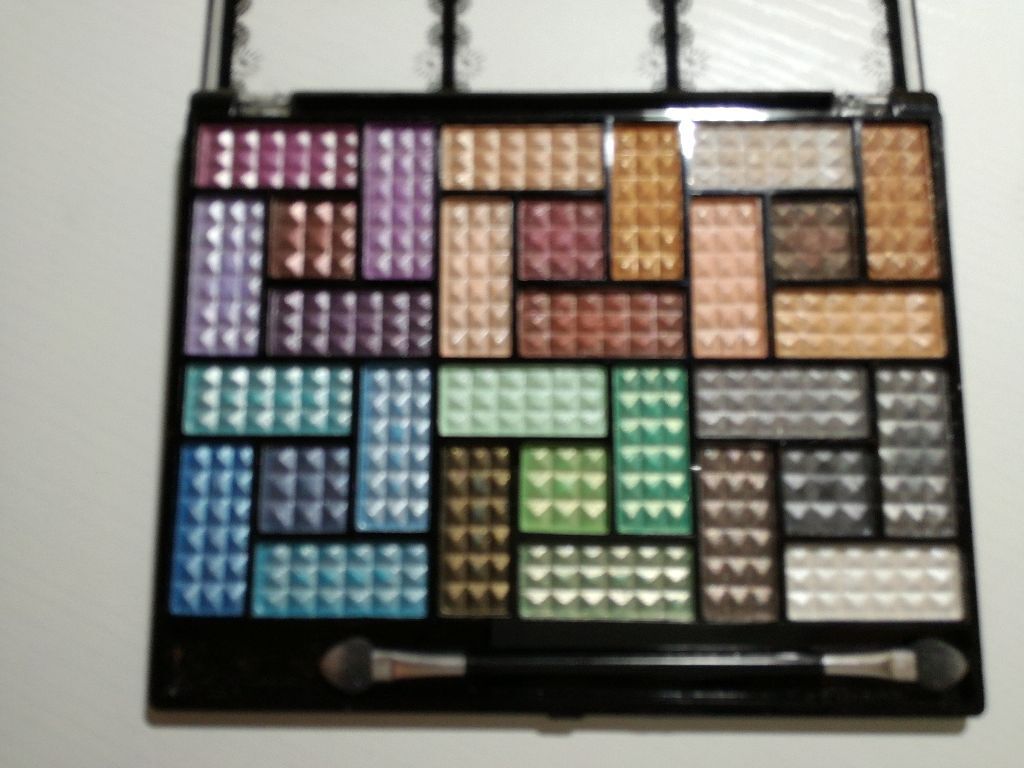 30COLORSEYESHADOWPALETTE/Dolly Angel/アイシャドウパレットを使ったクチコミ(2枚目)