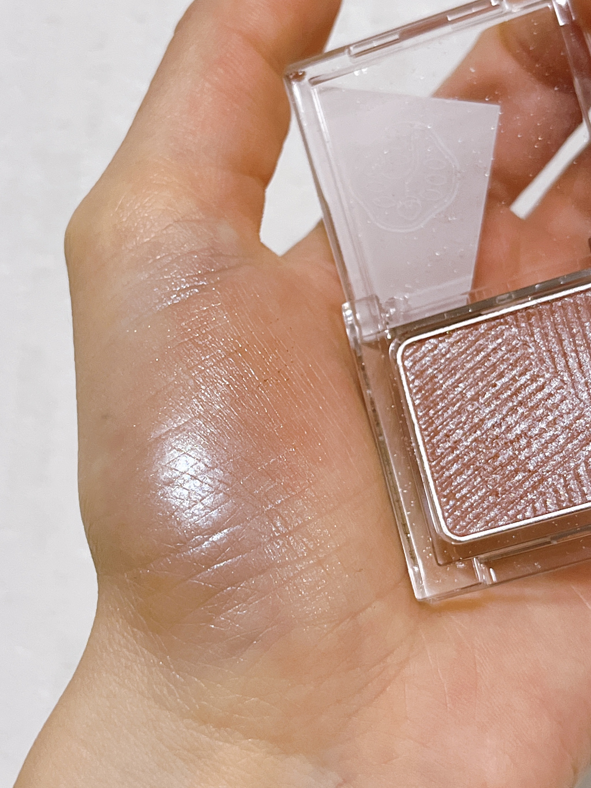 オーラデュウ プリズム イルミネーター ピコ 03 冬麗/SHISEIDO/単色アイシャドウを使ったクチコミ（3枚目）